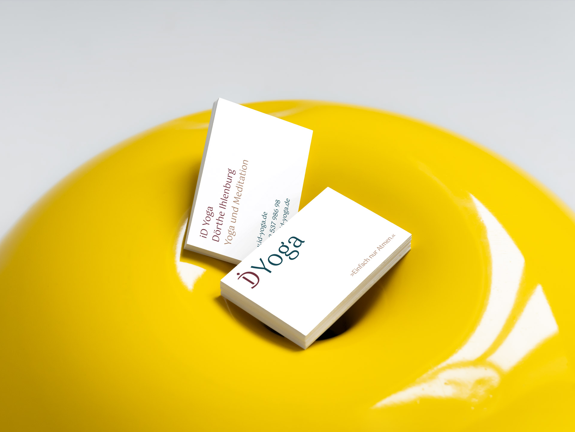 Geschäftsausstattung für iD Yoga, gestaltet von Ossig Design aus Berlin.